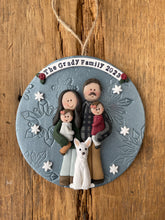 Load image into Gallery viewer, 5 Member custom clay family portrait Christmas ornament